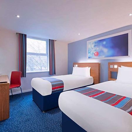 Travelodge Frimley Zewnętrze zdjęcie