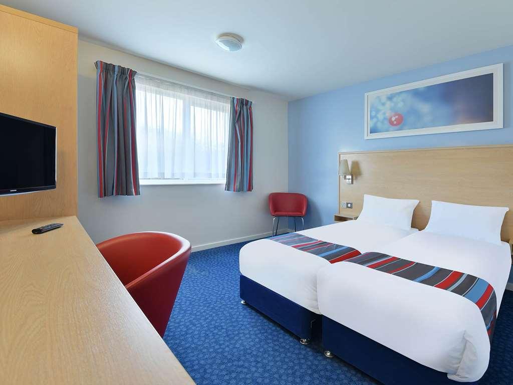 Travelodge Frimley Pokój zdjęcie