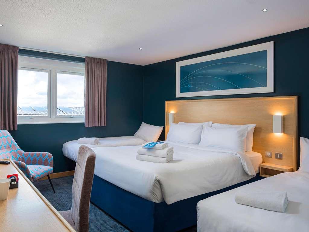Travelodge Frimley Pokój zdjęcie