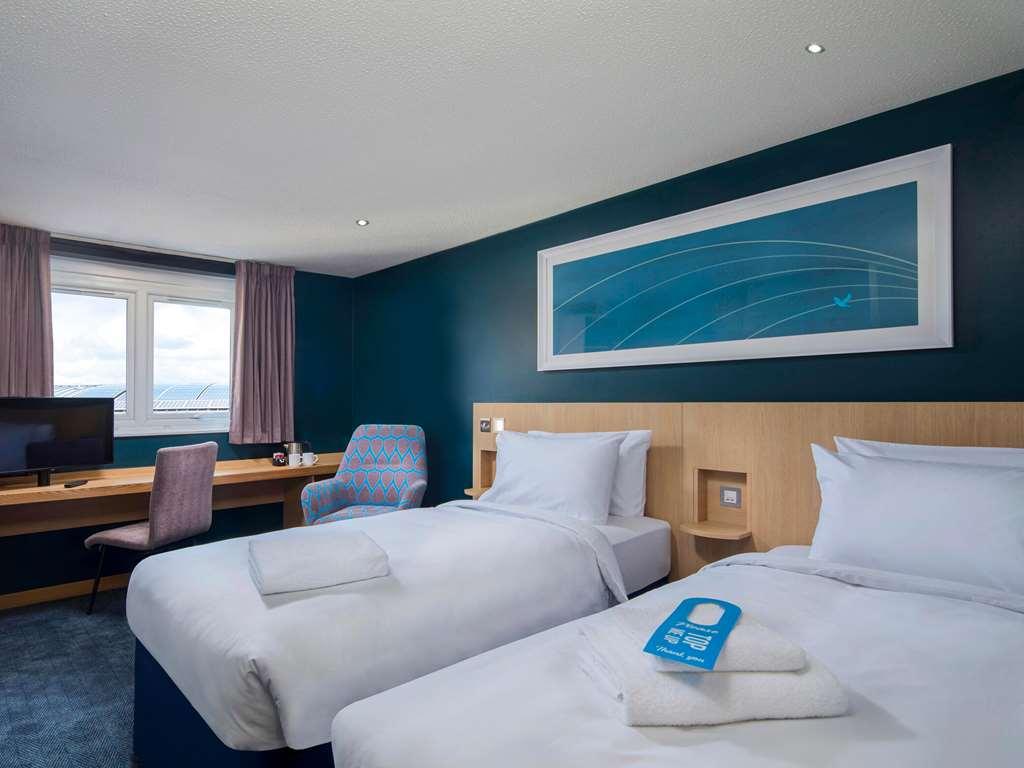 Travelodge Frimley Pokój zdjęcie