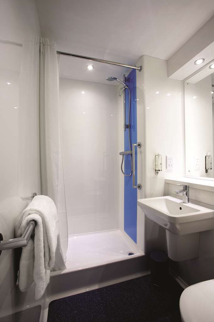 Travelodge Frimley Pokój zdjęcie
