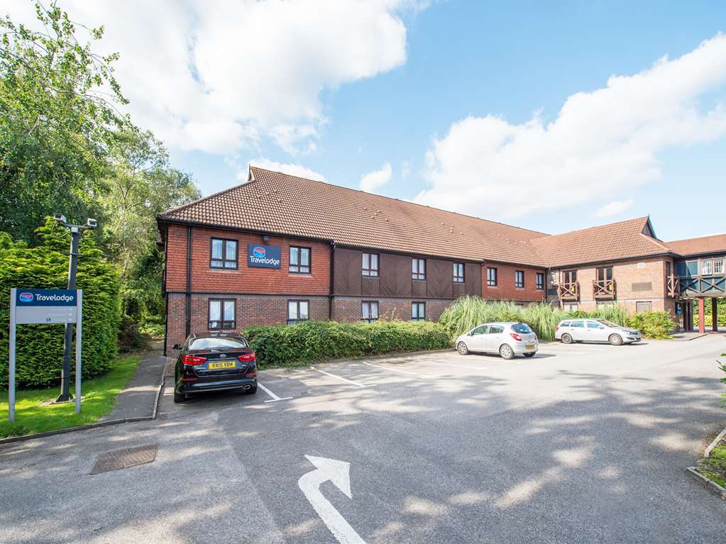 Travelodge Frimley Zewnętrze zdjęcie